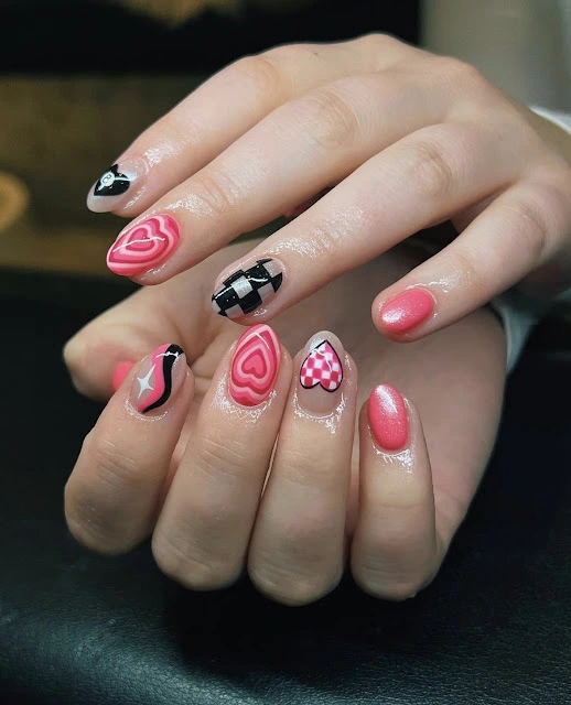 Retro Pop Heart Nails