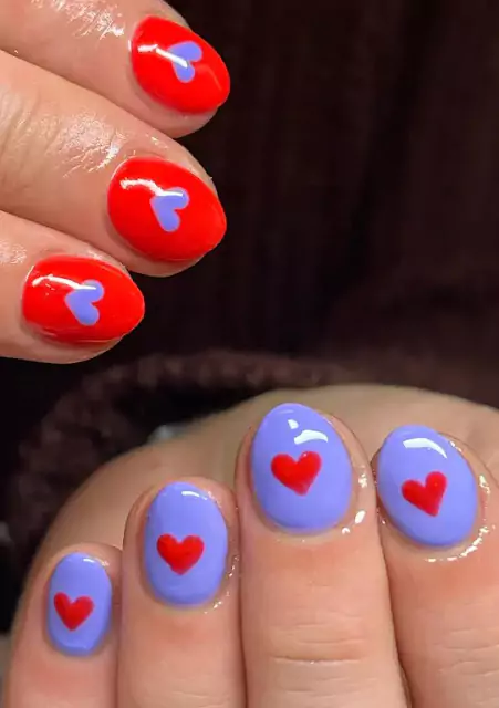 Red and blue short heart nails