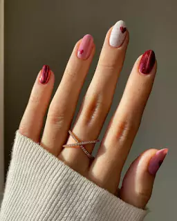 Romantic short nails for valentines