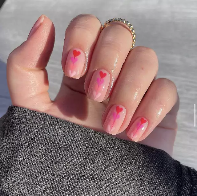 Pink Gradient hearts on short nails