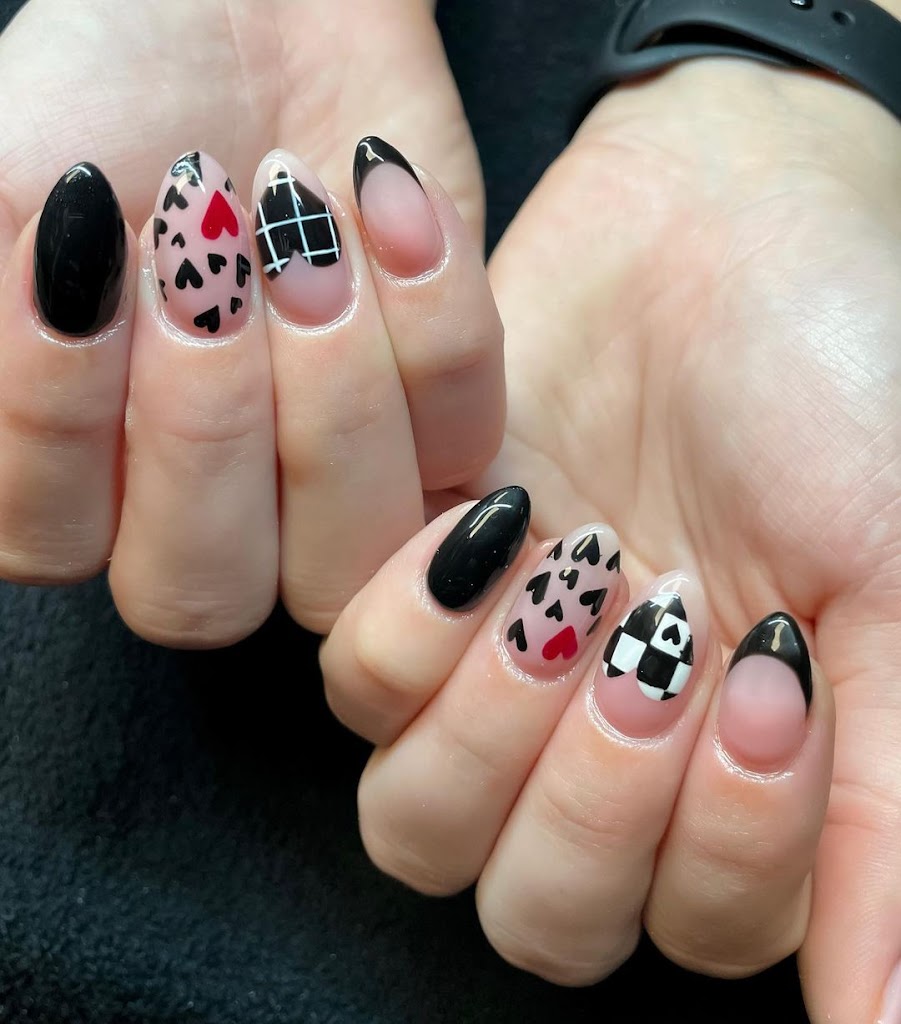 Checkered heart short nails 