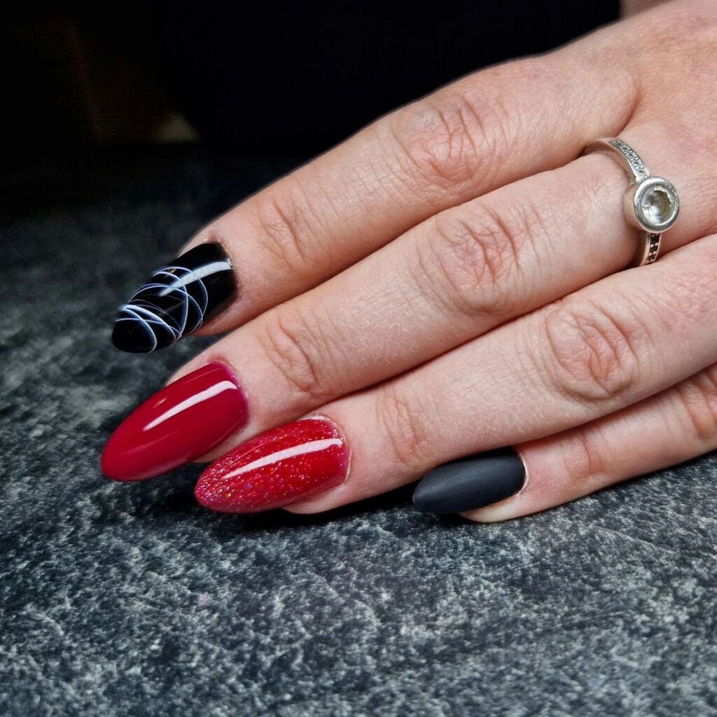 Round Red and black nails with marble effect