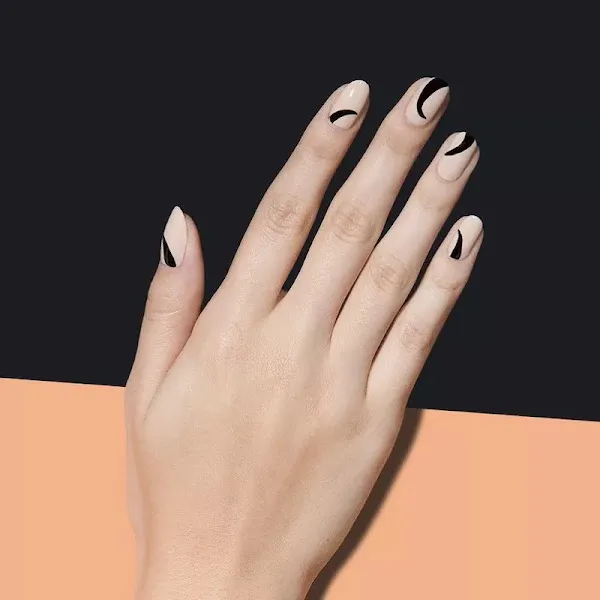 Classy black curves on nails