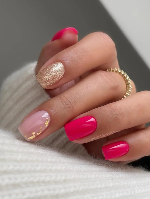 Pink glittry classy short nails