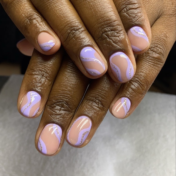 Short nails with shimmery lavender swirls