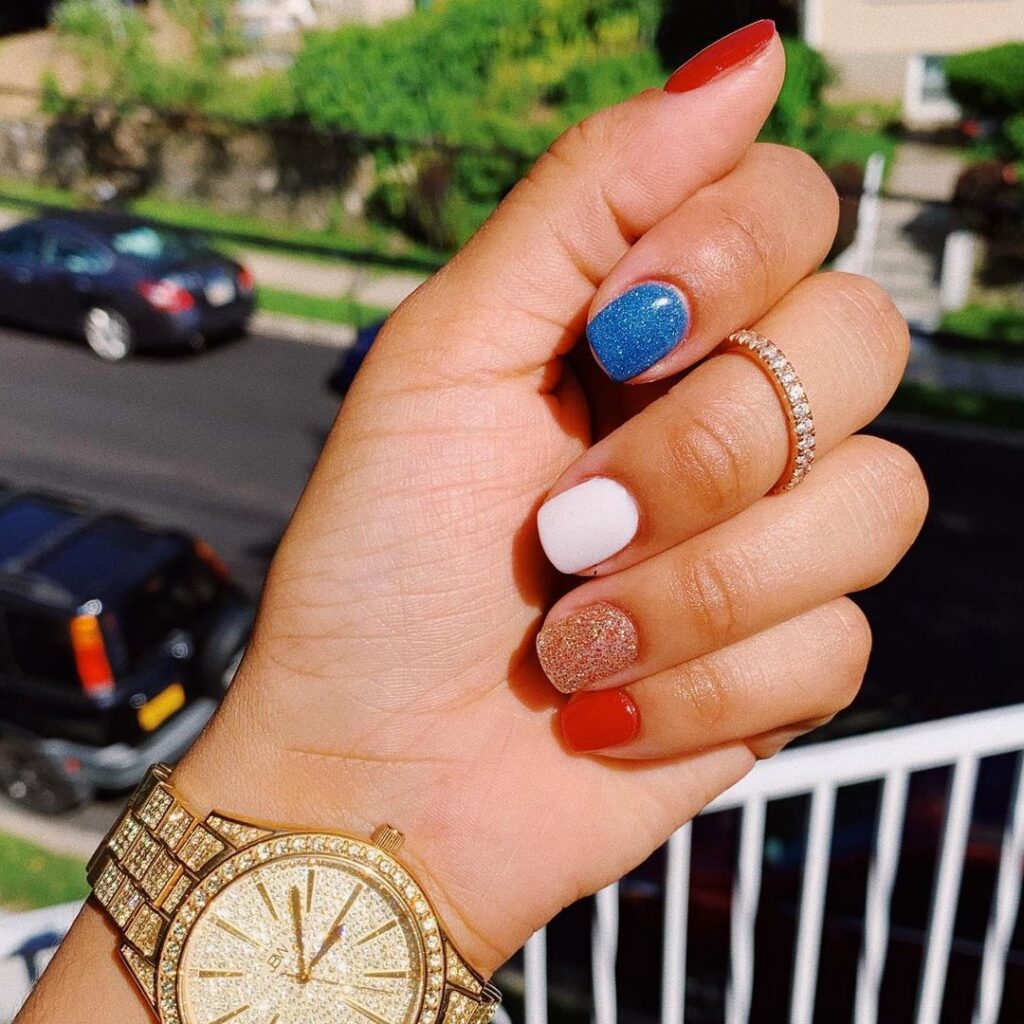 Short shiny nails for fourth of july