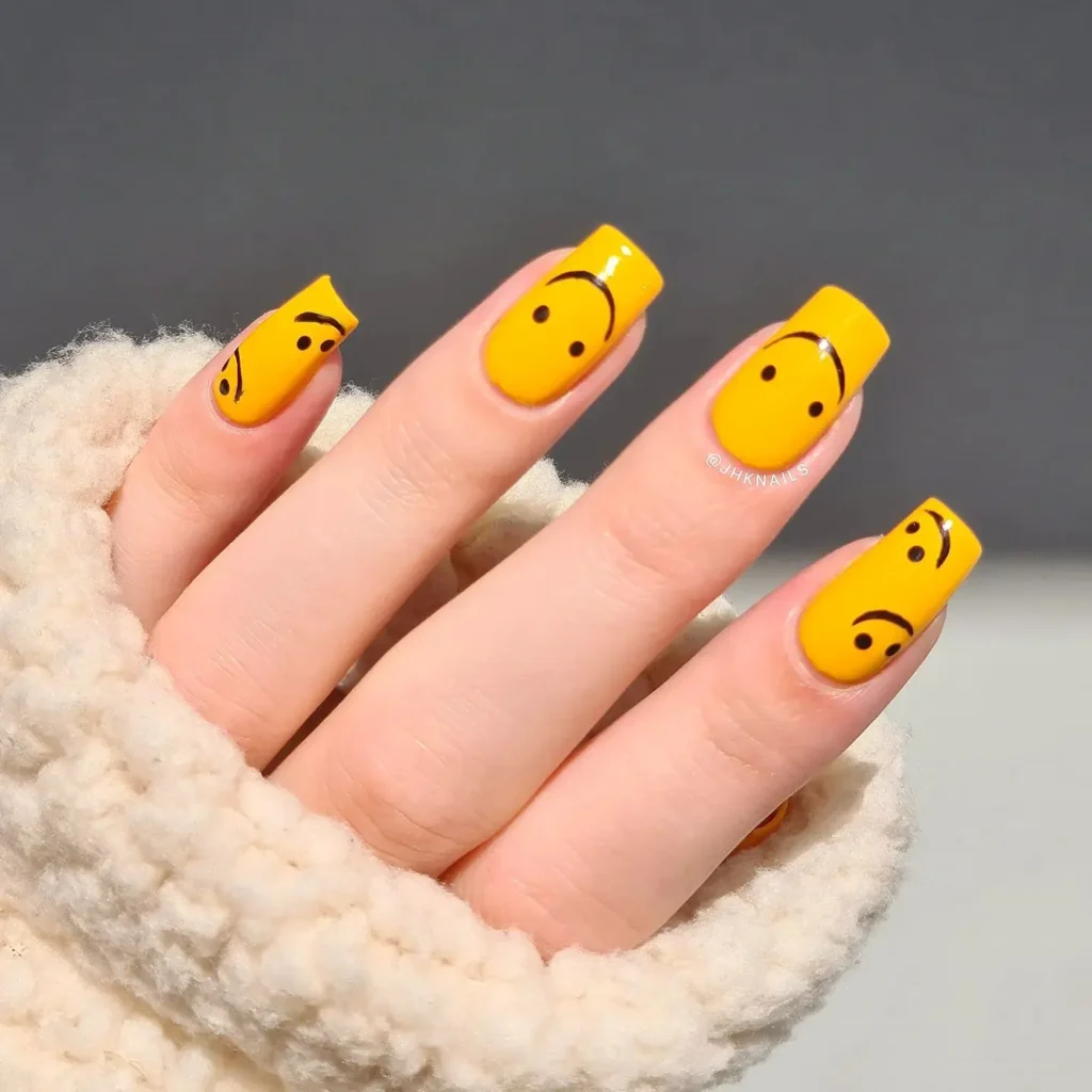 Smiley emoji shape on nails 