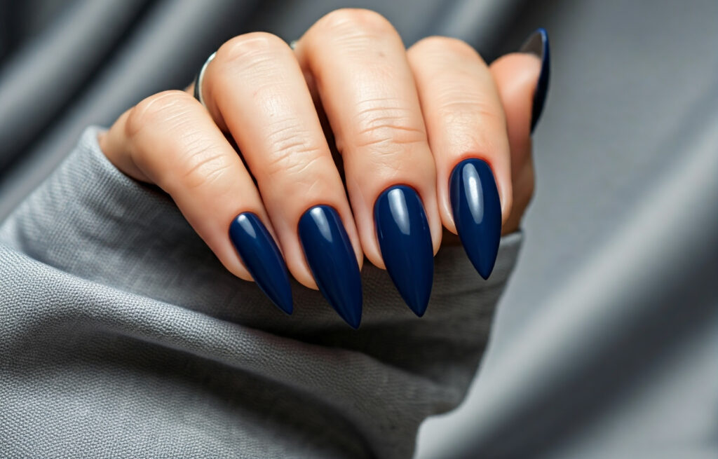 Medium sized stiletto nails in blue color