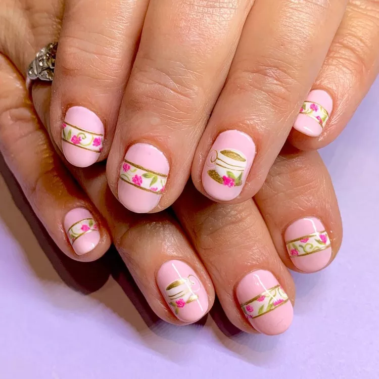 Tea set pink nails