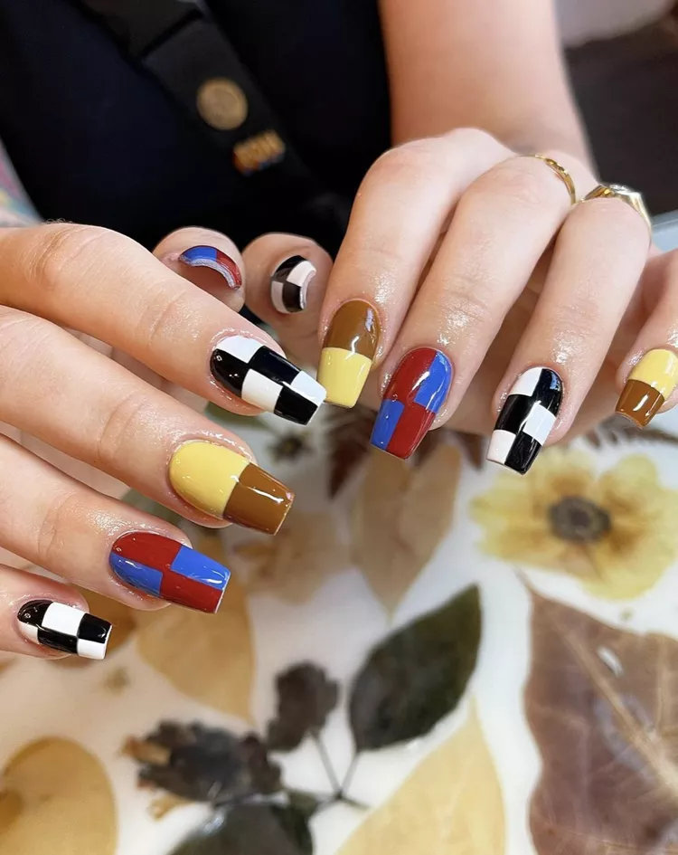 Checkerboard acrylic nails