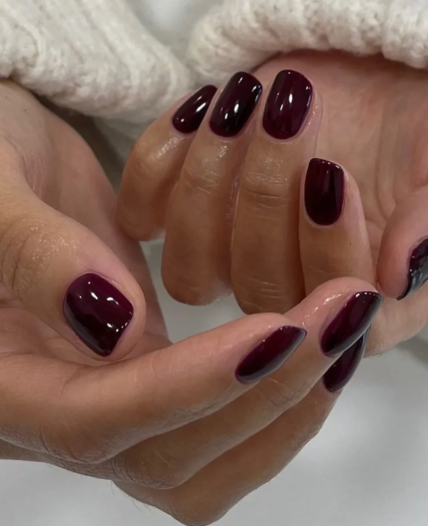 Short wine red nails