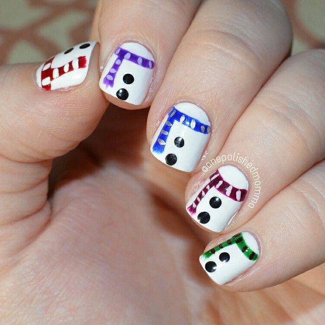 Snowman scarf nail art