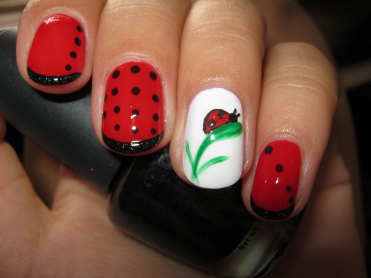 Ladybug with a leaf nail art