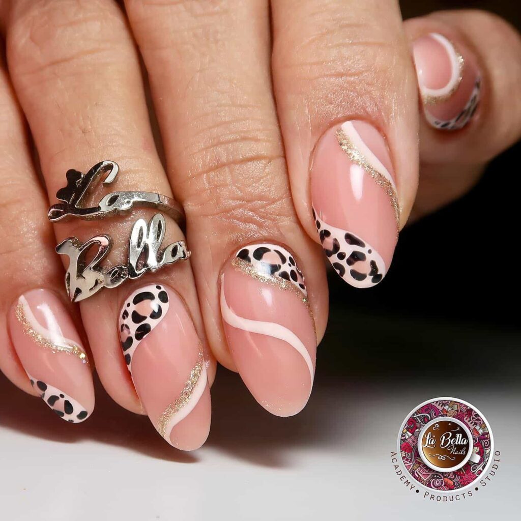 Animal print nails