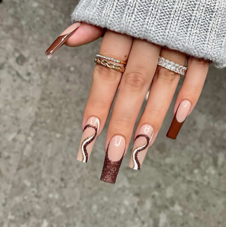 Glittery swirl nails