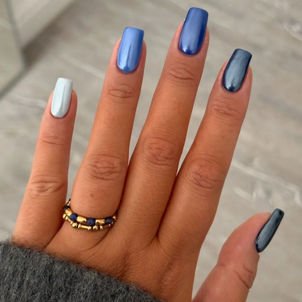 blue nails chrome