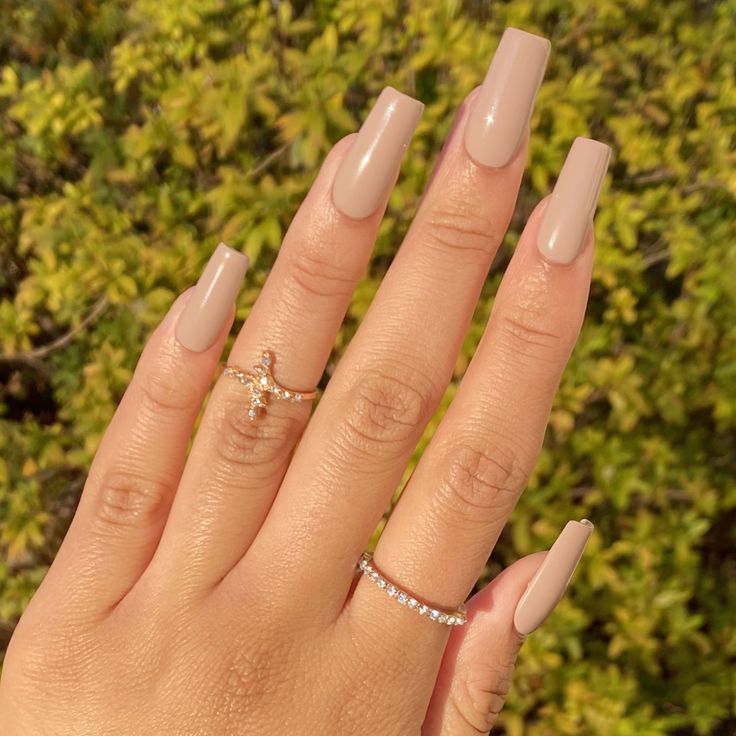 Beige square nails