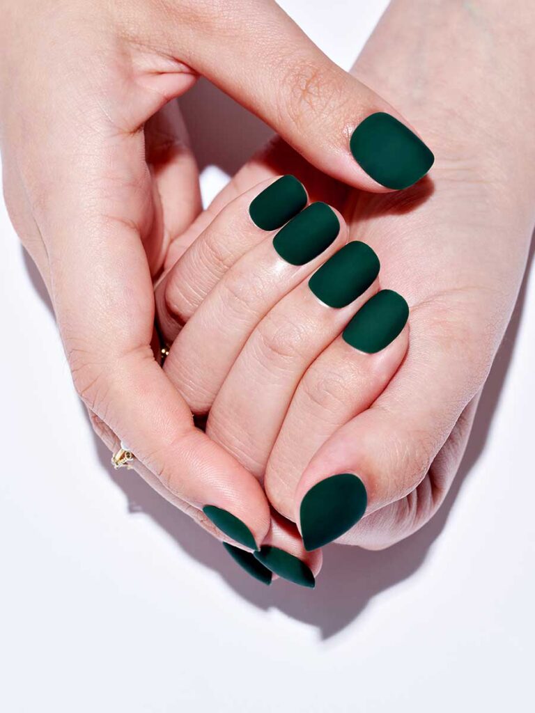 Green velvet nails