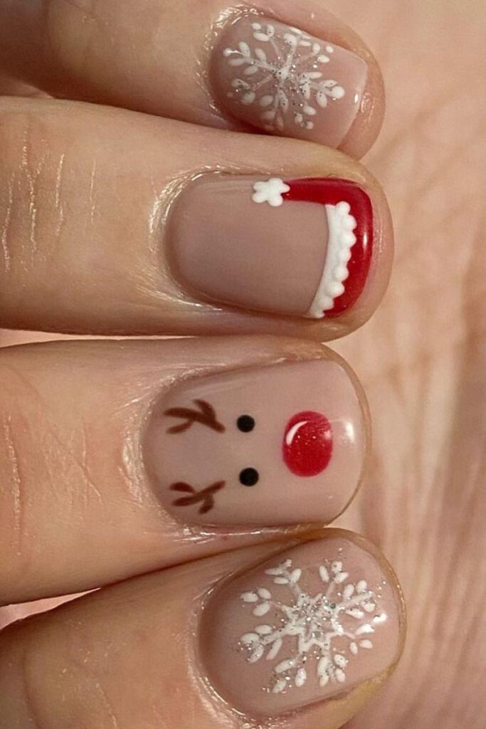 Short christmas nails in brown and red color