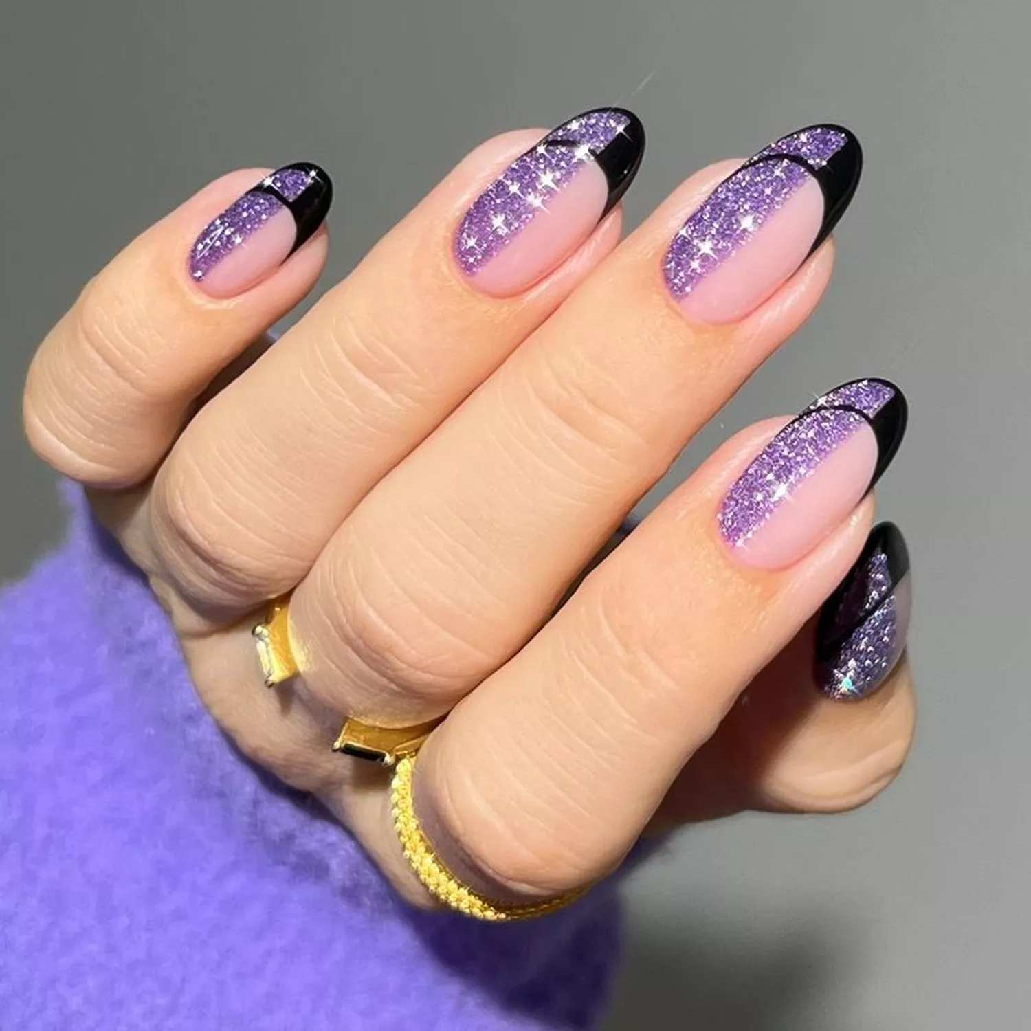 Black and purple glitter coffin nails.