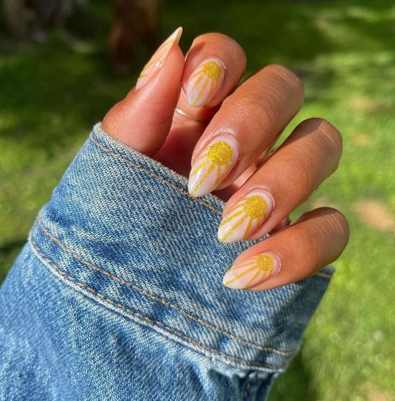 Glittery sunshine nails
