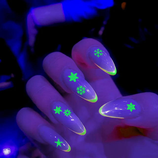glow in the dark nail design