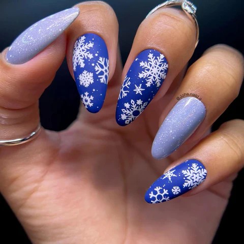 white and blue snowflake manicure idea
