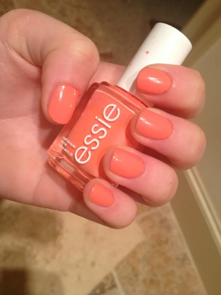Essie- Tart deco Coral Nail color