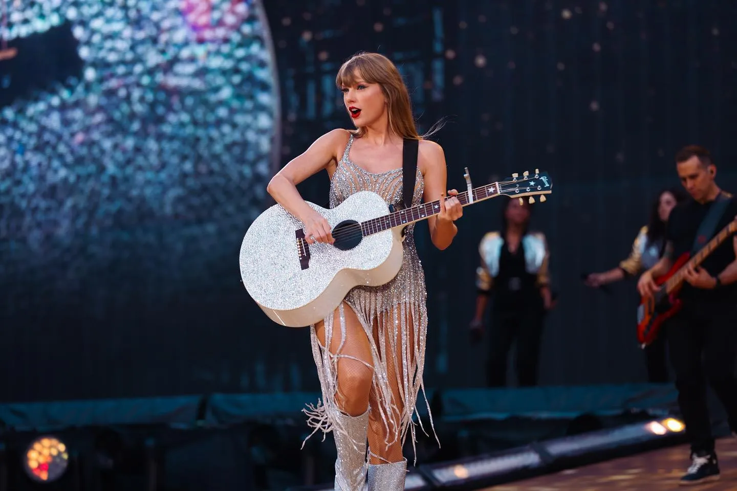 Taylor swift in mouse blonde hair color