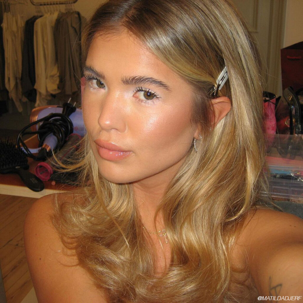 mousy blonde hair color trend
